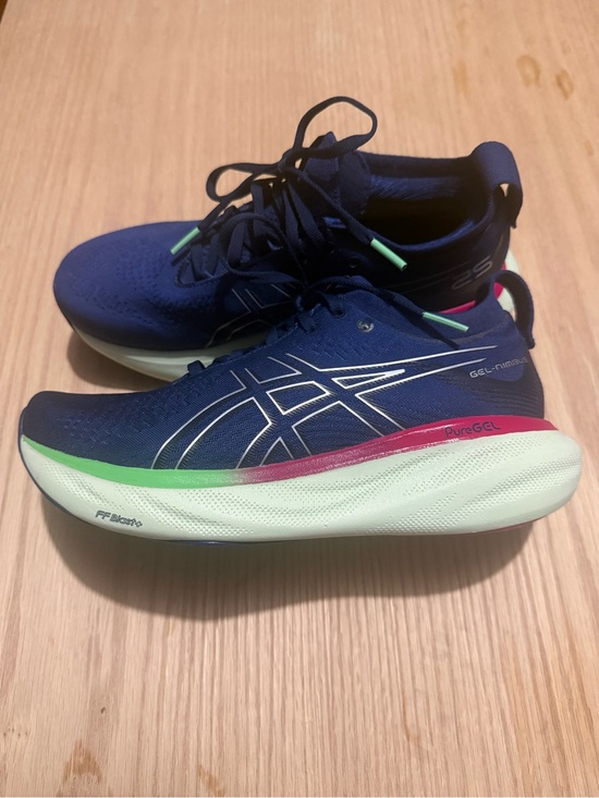 Asics Shoes - Women’s ASICS Gel Nimbus 25 sneakers. Worn a few times.